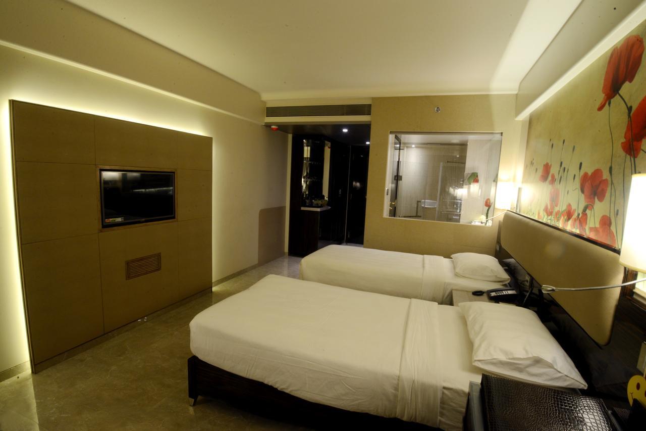 Sai Palace Grand, Malad Mumbai Exterior foto