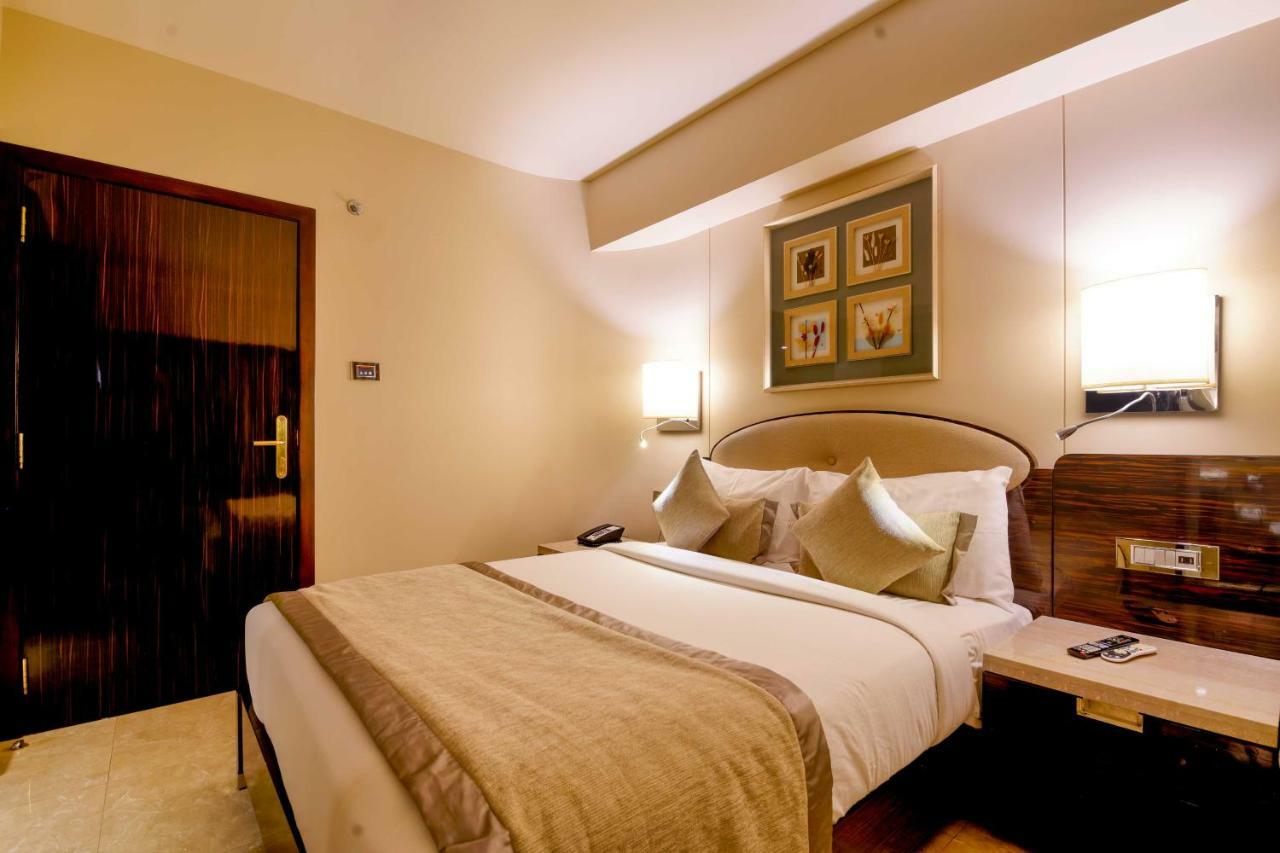 Sai Palace Grand, Malad Mumbai Exterior foto